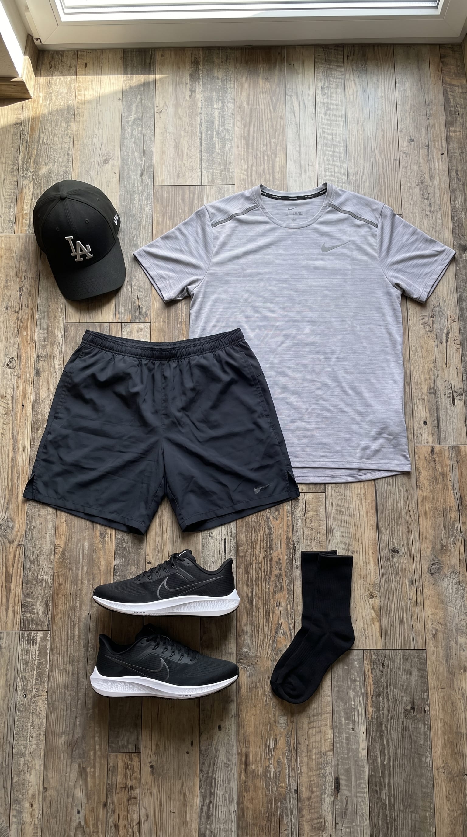 Light grey tee. Silver sneaker. — outfit