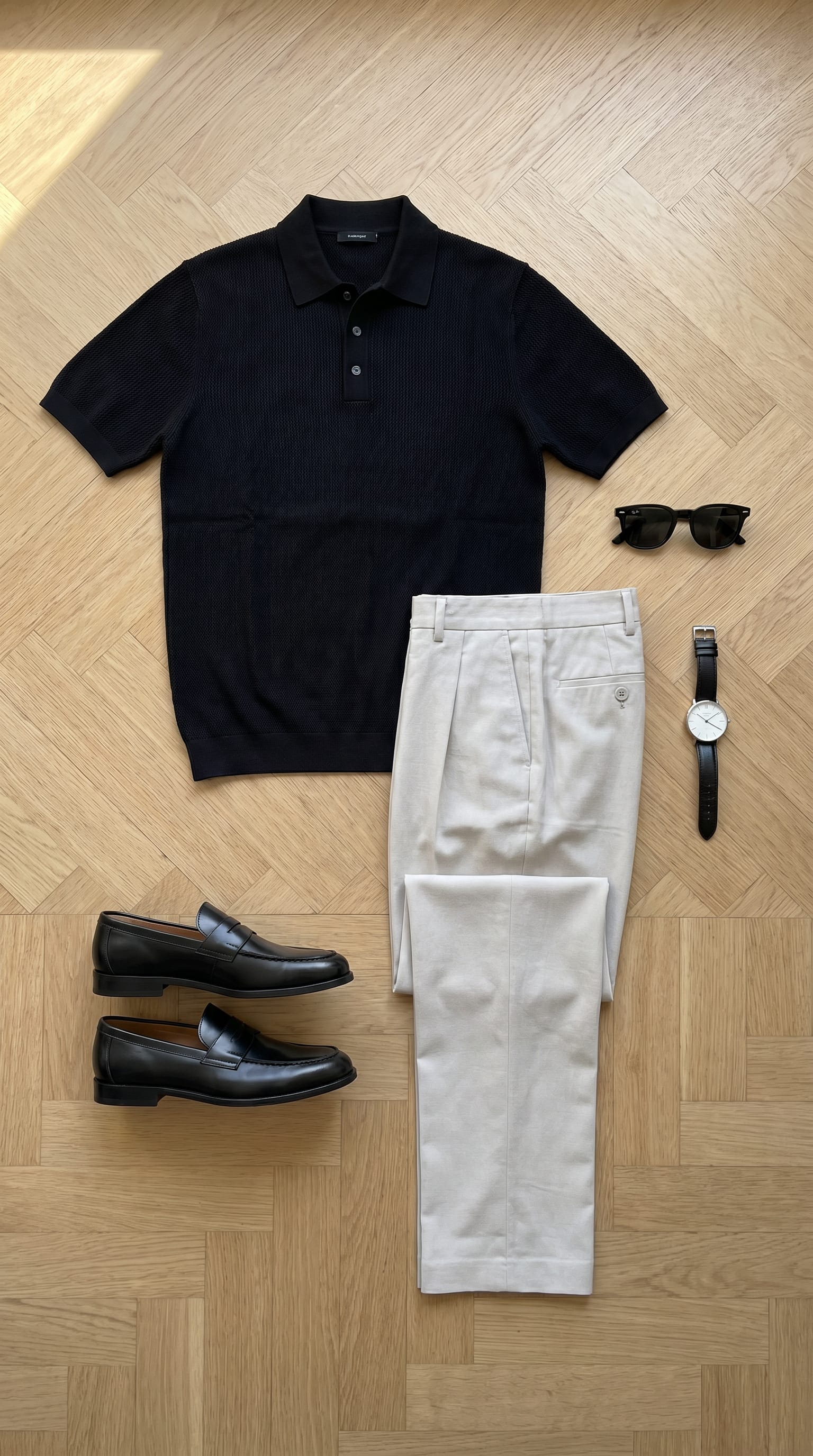 Black polo. Light beige trouser. — outfit
