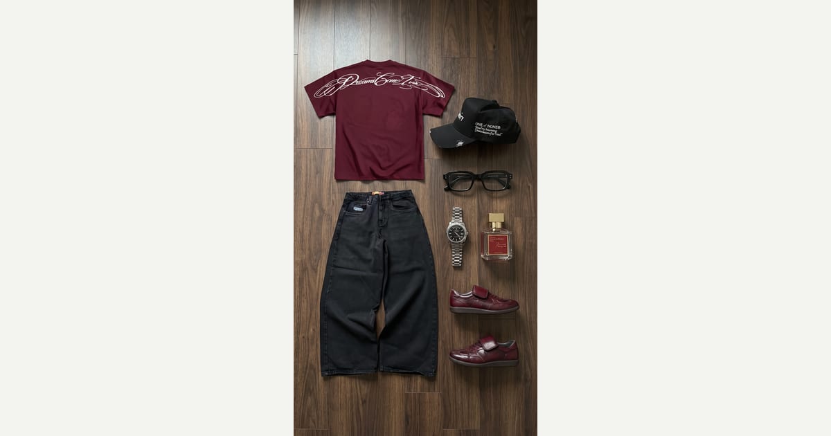 Black jean. Burgundy tee. — outfit flat-lay